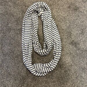 Marine Layer infinity scarf
In great condition